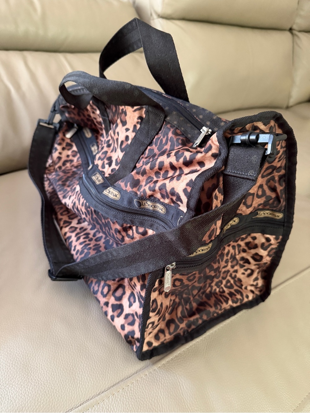 Lesportsac Leopard Print Black/Brown Weekender Duffel Bag ShoulderStrap Zippered - Picture 14 of 16
